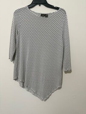 Chicos Travelors Top. Size 2.